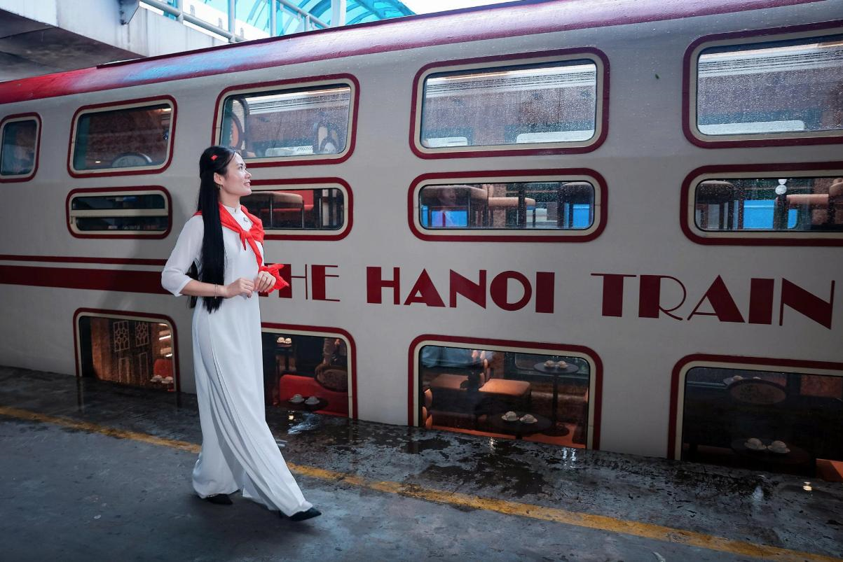 Hanoi’s ‘Five Gates’ Train combines tourism with official news experience